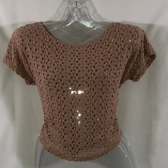 Sans Souci Tops - SANS SOUCI Going to Goodwill soon…crocheted top shirt tail hem